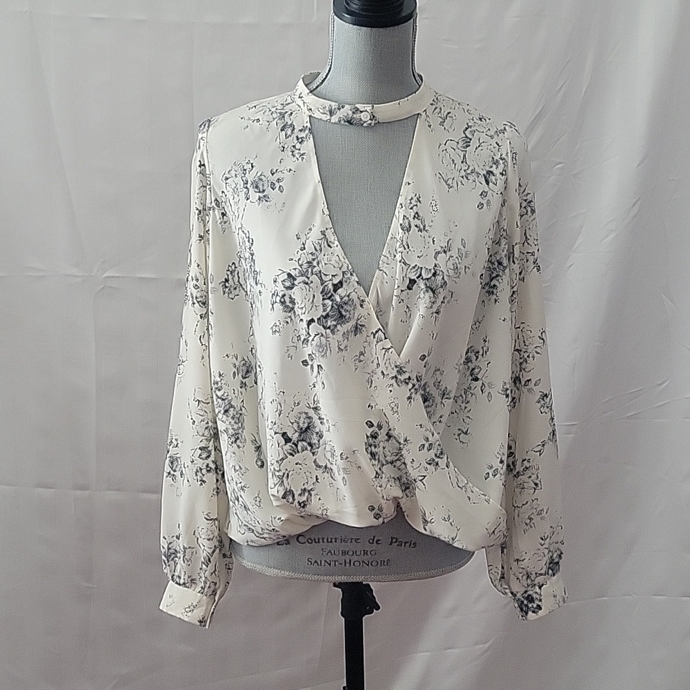 LUSH Woman V-Neck With Button Collar Black & Beige Floral Blouse, Size: S